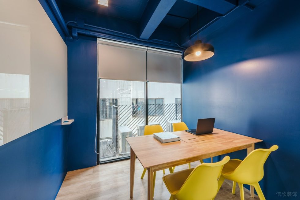 深圳寶安航城智谷中城未來產業園1500平方米簡約主義現代風辦公室裝修案例藍色主題洽談室 深圳寶安航城智谷中城未來產業園1500平方米簡約主義現代風辦公室裝修案例藍色主題洽談室