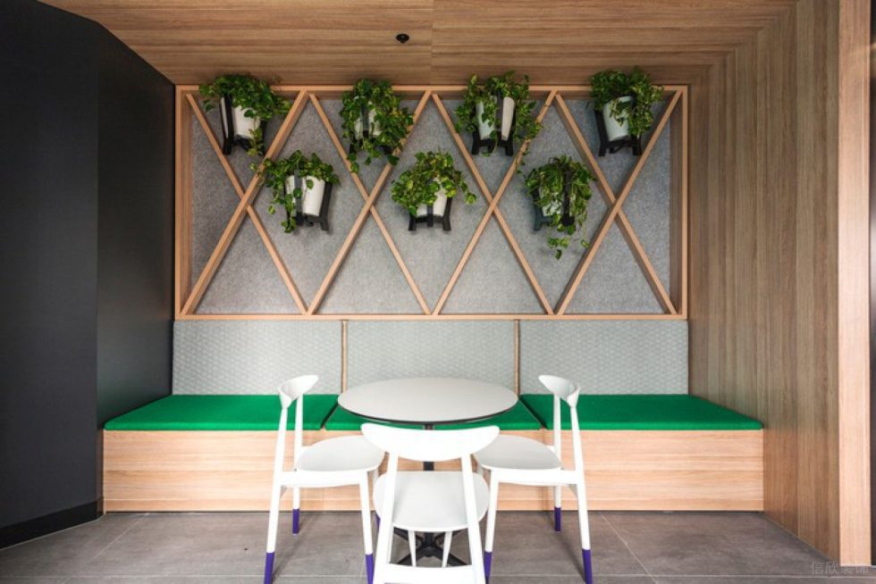 深圳寶安宏發中心大廈700平方米簡約主義原木色自然風辦公室裝修案例員工用餐區卡座