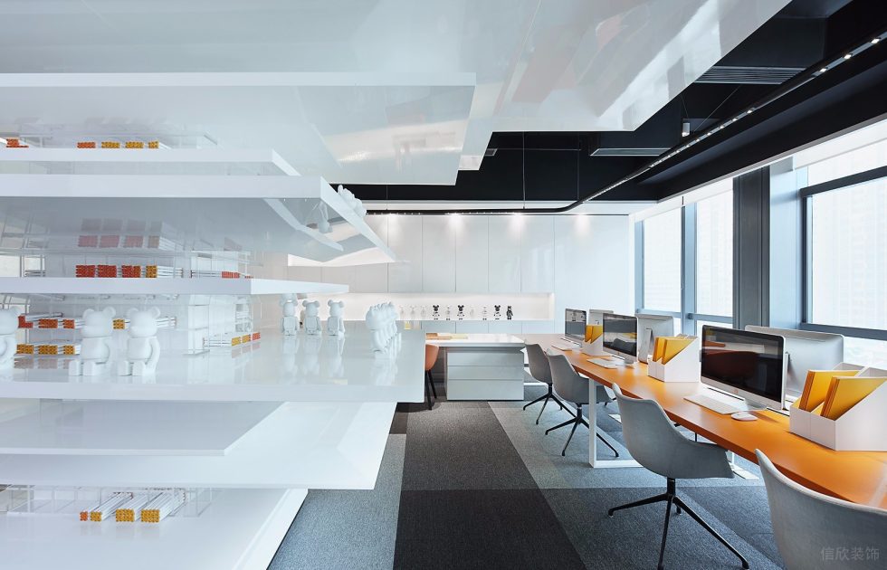 深圳福田萬科濱海云中心150平方米現代主義極簡風辦公室裝修案例地面鋪設