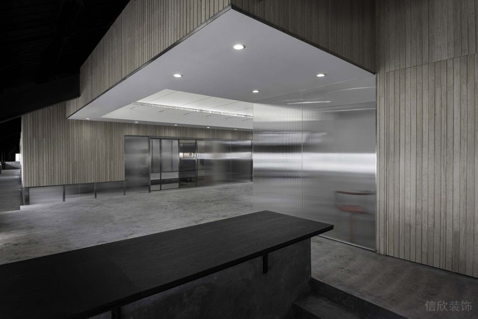 深圳龍崗深澳國際文化產(chǎn)業(yè)園800平方米工業(yè)主義簡約風(fēng)辦公室裝修案例地面鋪設(shè) 深圳龍崗深澳國際文化產(chǎn)業(yè)園800平方米工業(yè)主義簡約風(fēng)辦公室裝修案例地面鋪設(shè)