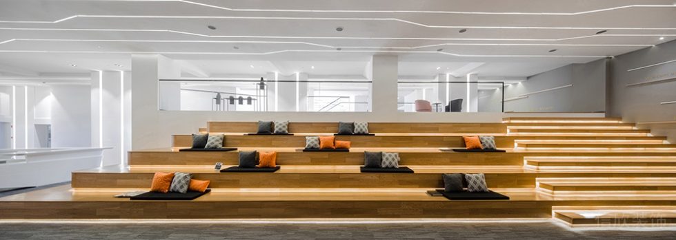 深圳南山海翔廣場1500平方米簡約科技風(fēng)辦公室裝修案例階梯式休閑廳 深圳南山海翔廣場1500平方米簡約科技風(fēng)辦公室裝修案例階梯式休閑廳