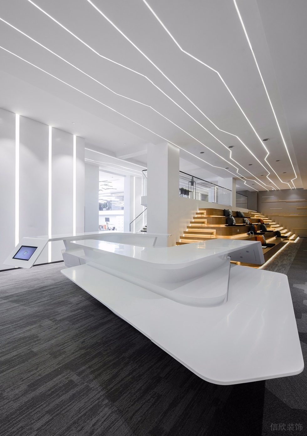 深圳南山海翔廣場1500平方米簡約科技風(fēng)辦公室裝修案例前臺(tái) 深圳南山海翔廣場1500平方米簡約科技風(fēng)辦公室裝修案例前臺(tái)