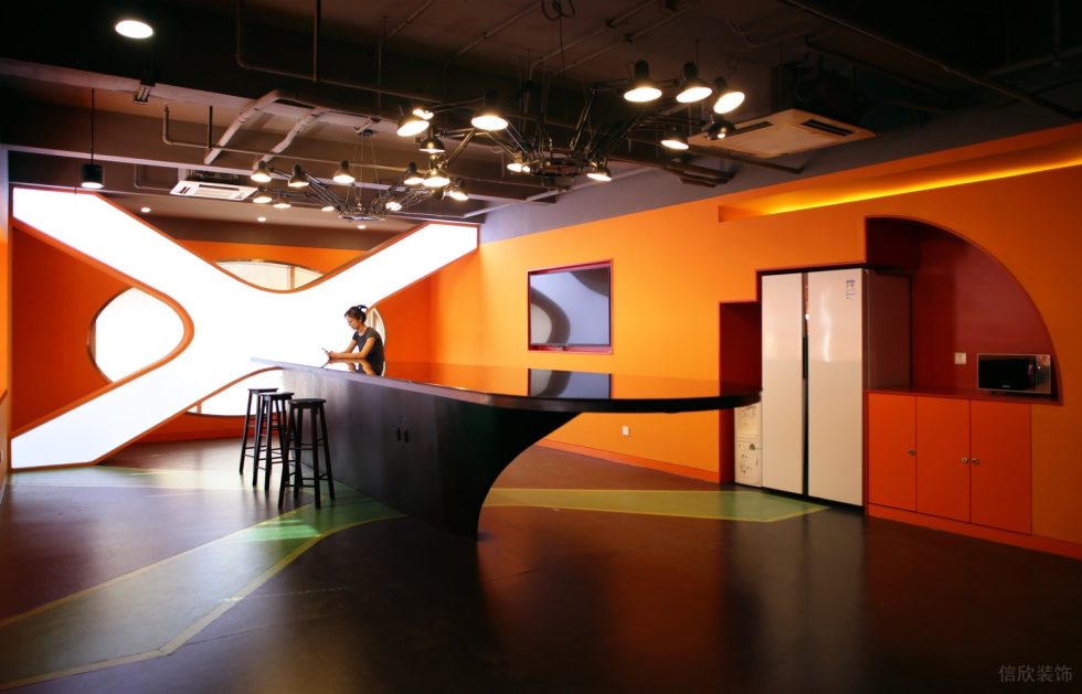 深圳南山凱達(dá)爾集團(tuán)中心大廈2800平方米工業(yè)主義科幻風(fēng)辦公室裝修案例茶水休閑廳吧臺(tái) 深圳南山凱達(dá)爾集團(tuán)中心大廈2800平方米工業(yè)主義科幻風(fēng)辦公室裝修案例茶水休閑廳吧臺(tái)