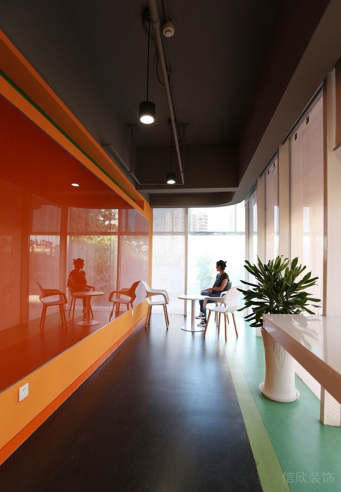 深圳南山凱達(dá)爾集團(tuán)中心大廈2800平方米工業(yè)主義科幻風(fēng)辦公室裝修案例洽談區(qū) 深圳南山凱達(dá)爾集團(tuán)中心大廈2800平方米工業(yè)主義科幻風(fēng)辦公室裝修案例洽談區(qū)