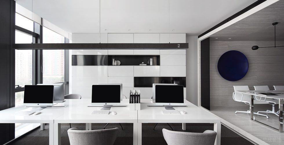 深圳南山閩泰大廈150平方米黑白灰現(xiàn)代簡約風(fēng)辦公室裝修案例工作區(qū)裝飾展示柜 深圳南山閩泰大廈150平方米黑白灰現(xiàn)代簡約風(fēng)辦公室裝修案例工作區(qū)裝飾展示柜