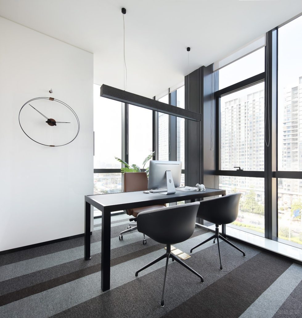 深圳南山閩泰大廈150平方米黑白灰現(xiàn)代簡約風(fēng)辦公室裝修案例經(jīng)理辦公室 深圳南山閩泰大廈150平方米黑白灰現(xiàn)代簡約風(fēng)辦公室裝修案例經(jīng)理辦公室