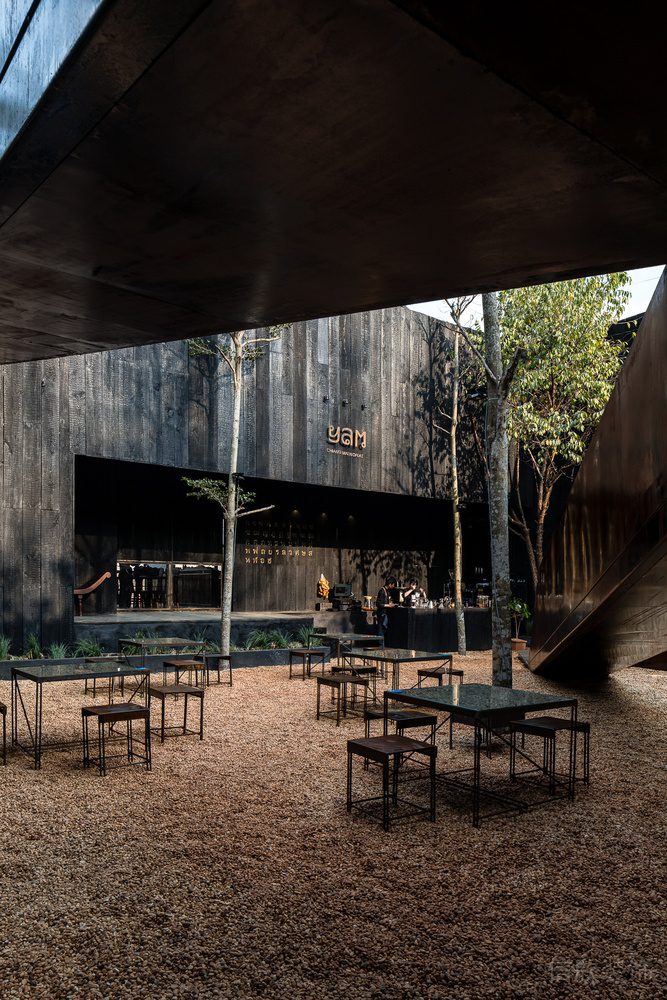 黑色木質(zhì)金屬餐廳鋼橋底設計裝修