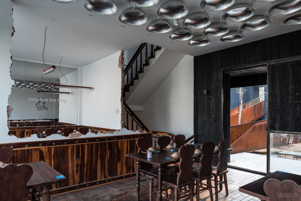 黑色木質(zhì)金屬餐廳用餐區(qū)隔斷設計裝修