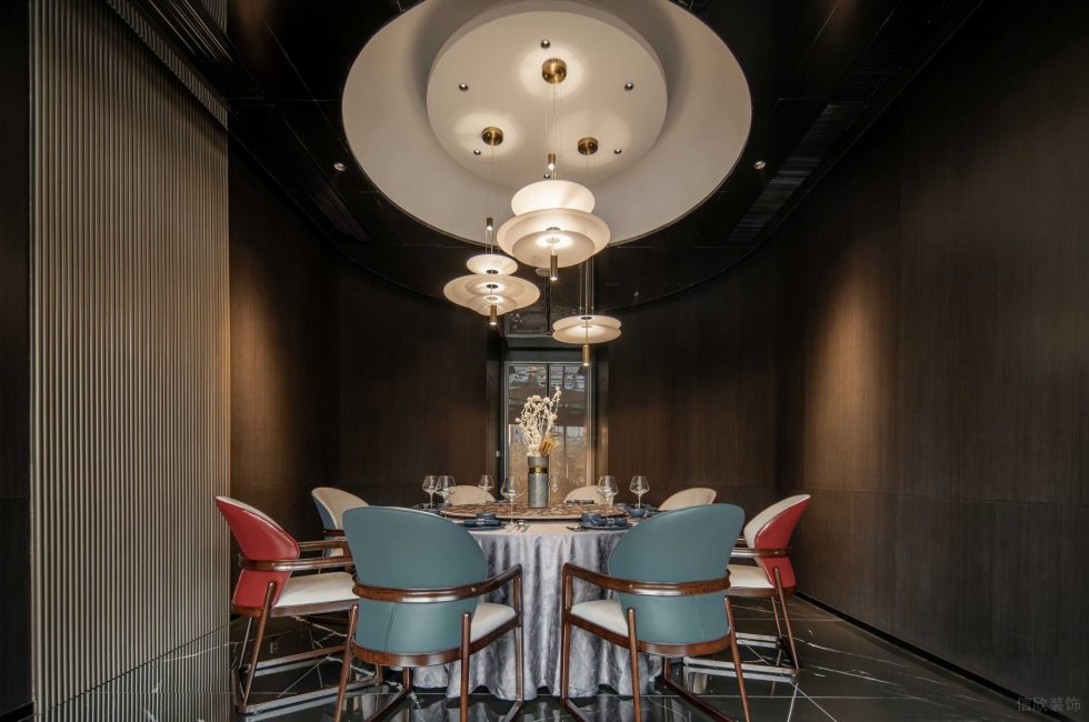 精奢輕工業(yè)中餐廳包廂裝修設(shè)計