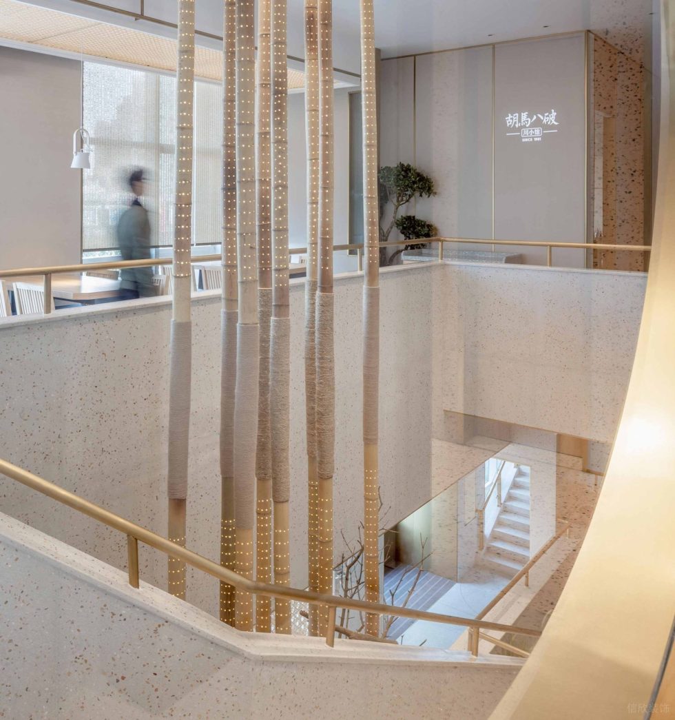 簡約原木風(fēng)餐廳二樓用餐區(qū)裝修設(shè)計