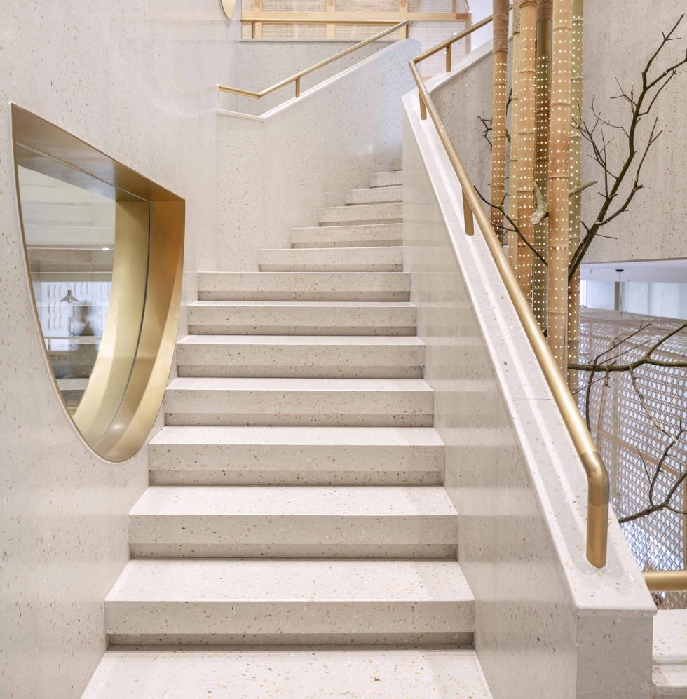 簡約原木風(fēng)餐廳蜿蜒梯道裝修設(shè)計