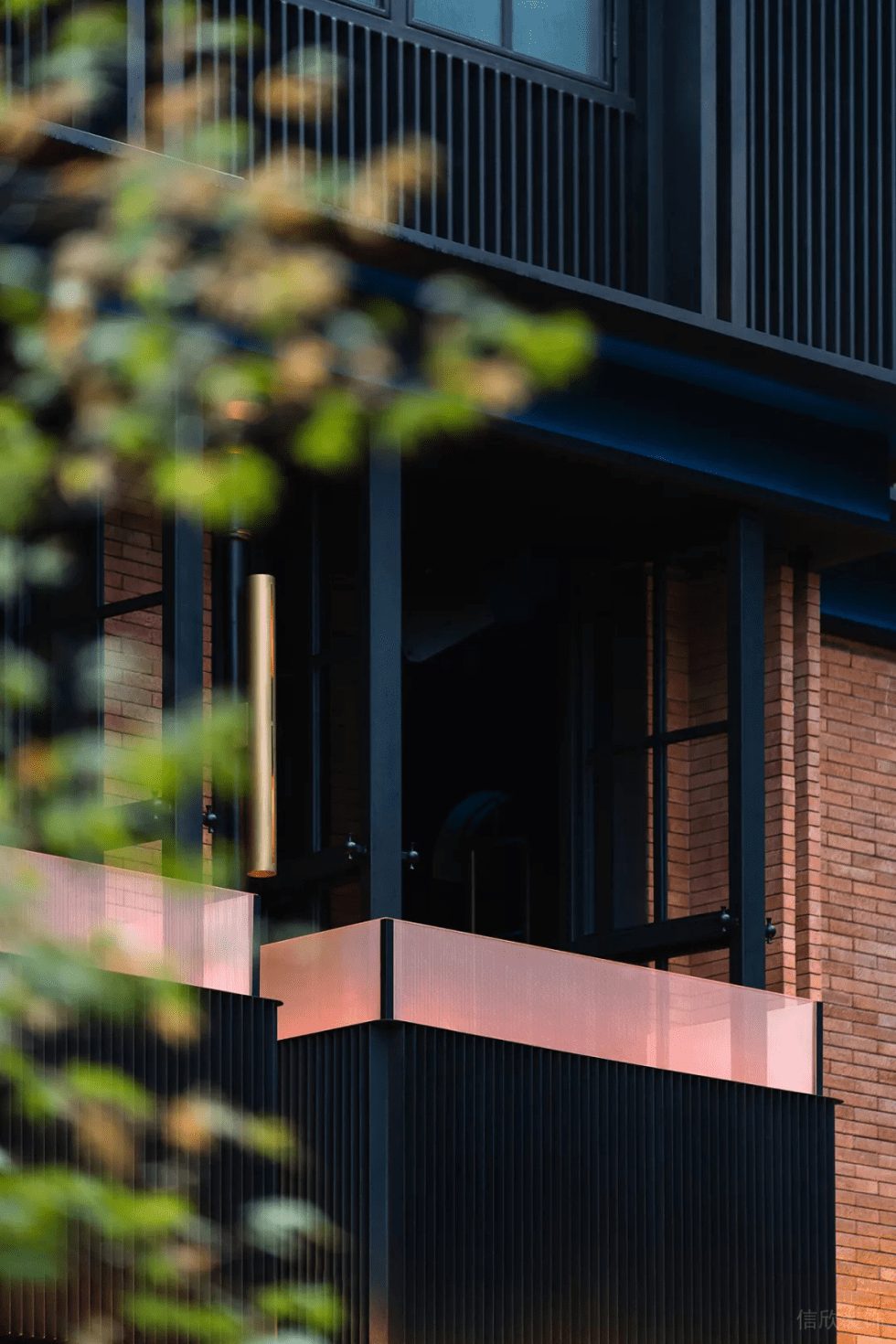 深圳寶安傳統(tǒng)現(xiàn)代結(jié)合酒館外觀裝修設(shè)計