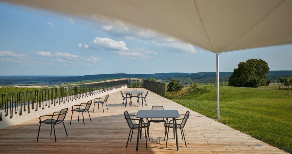 深圳寶安簡約輕工業(yè)酒館露臺(tái)裝修設(shè)計(jì)