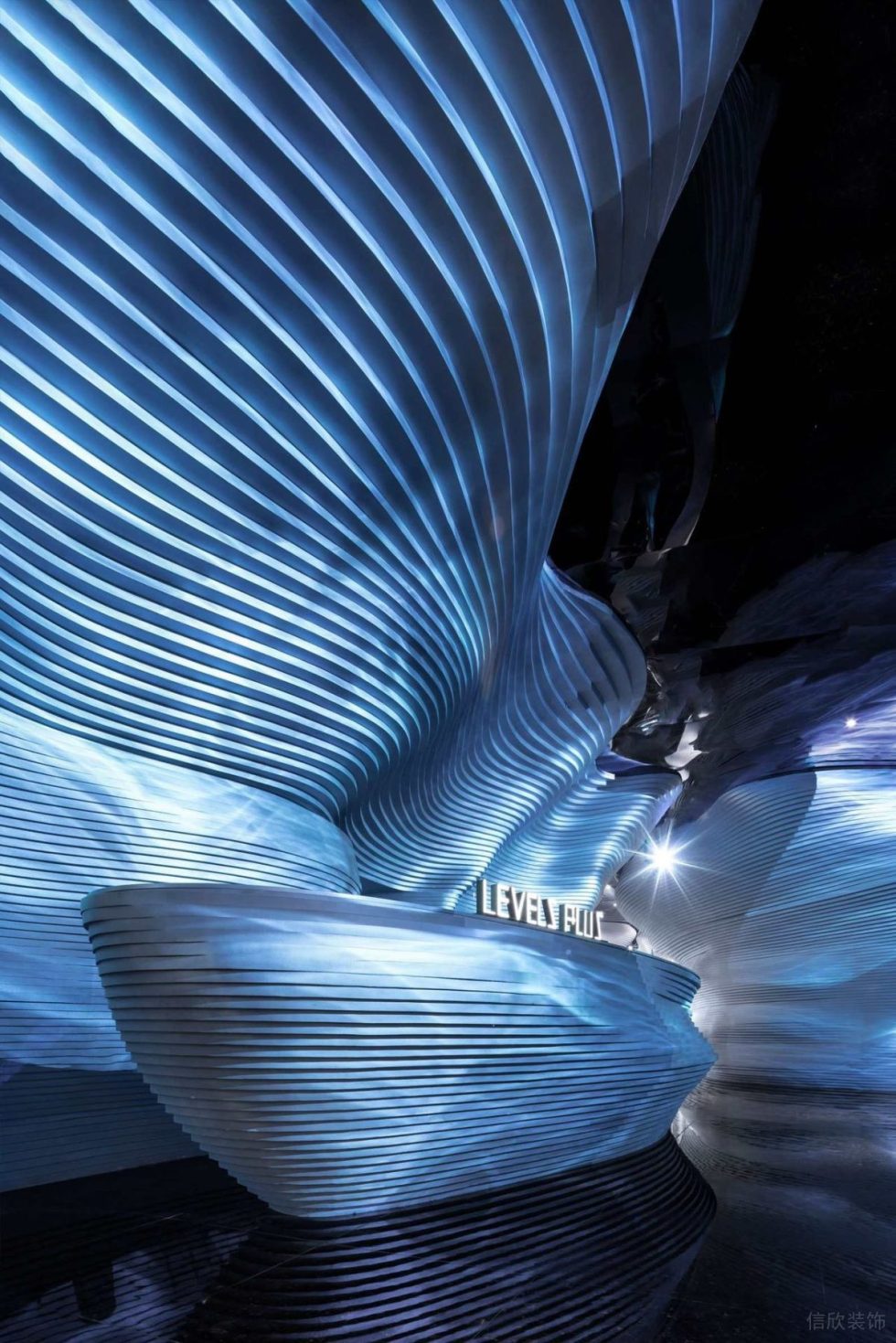 深圳福田藝術(shù)摩登風酒吧夢幻前臺裝修設(shè)計