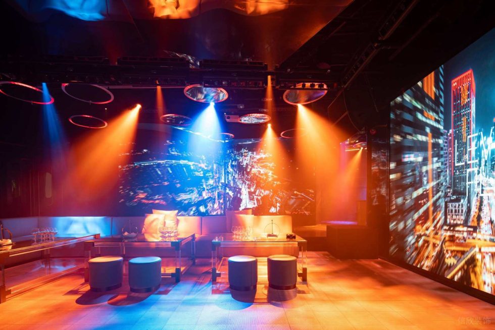 深圳福田藝術(shù)摩登風酒吧五彩燈光裝修設(shè)計