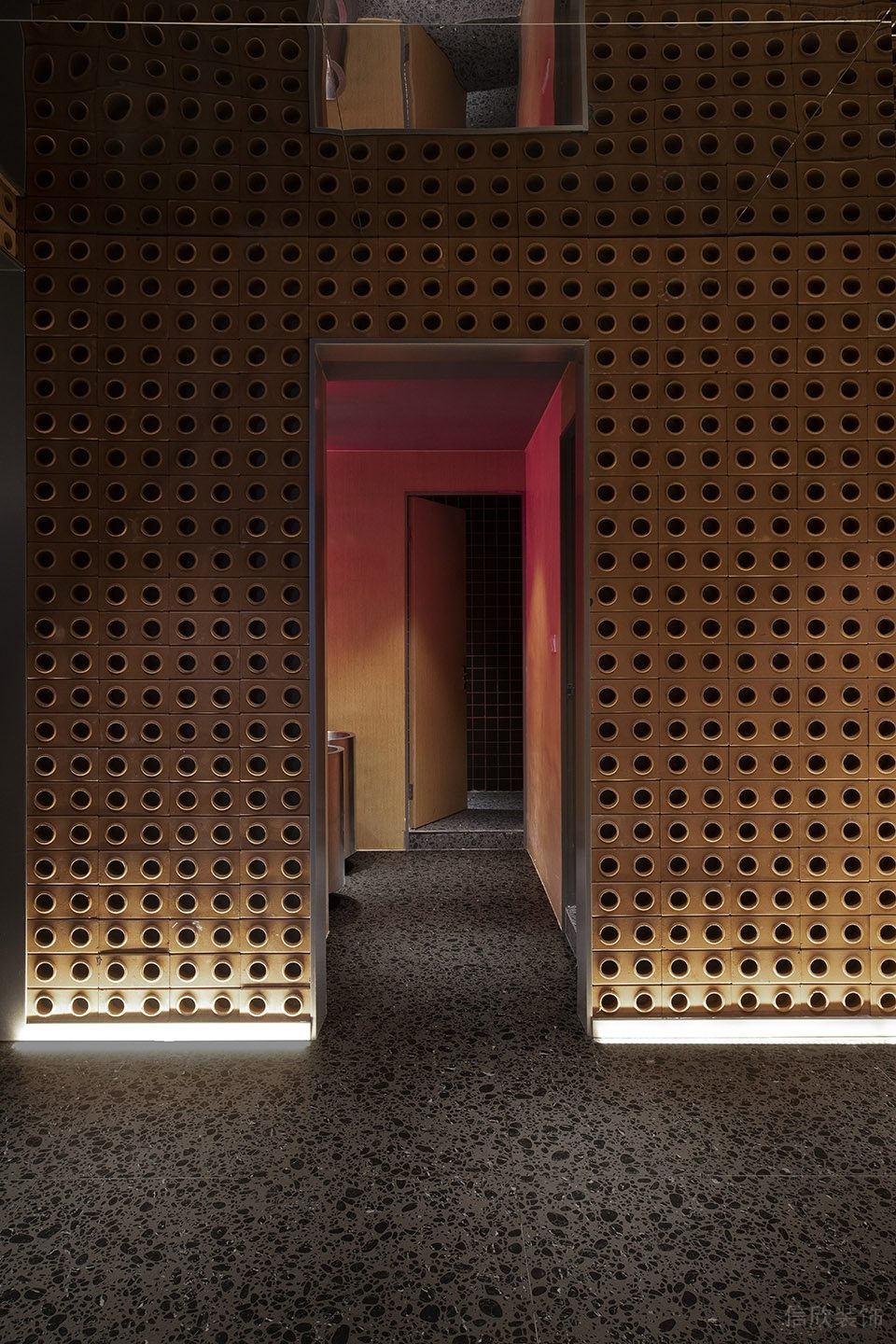 深圳龍崗現(xiàn)代摩登餐廳過道裝修設計