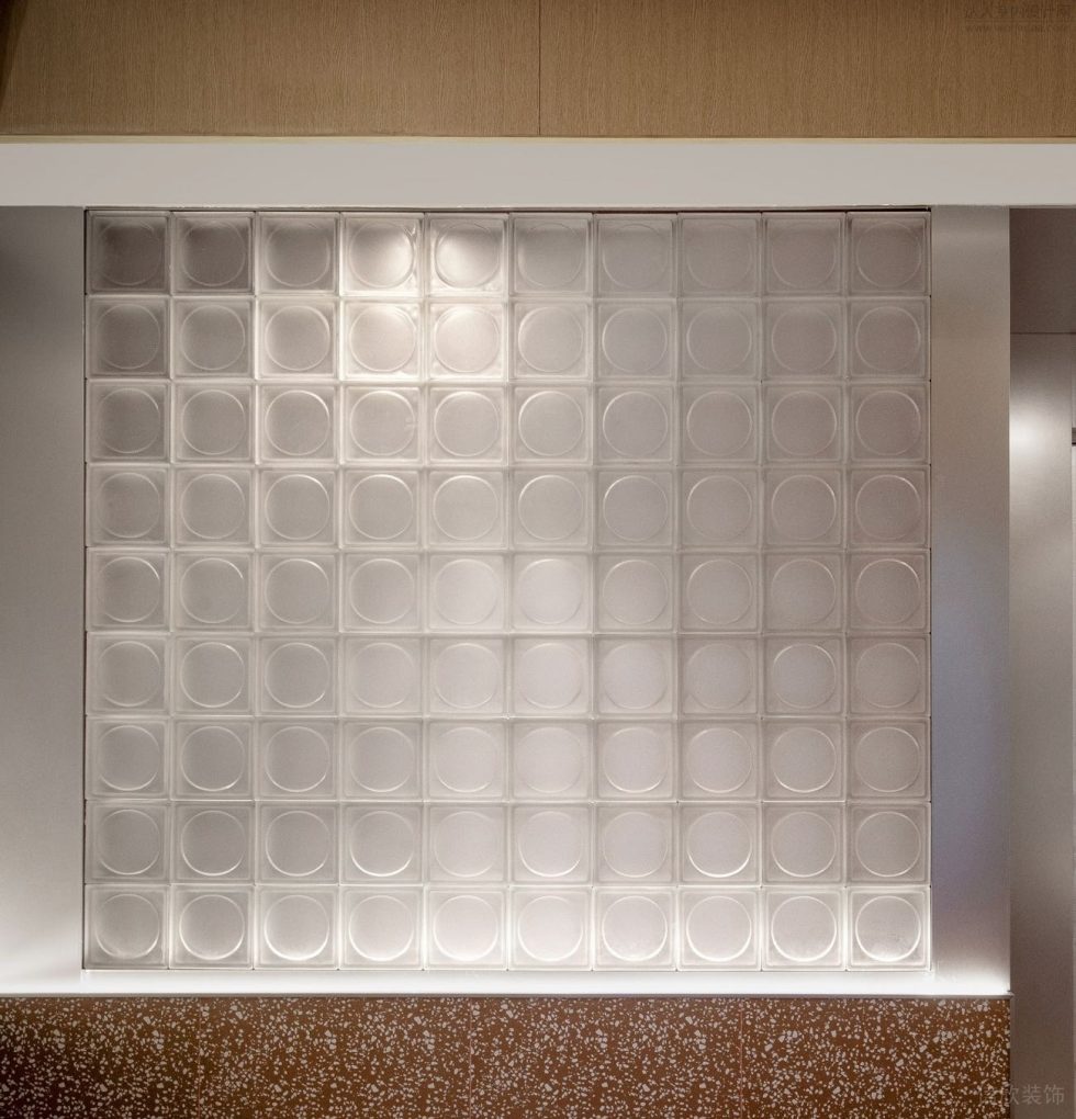 深圳龍崗現(xiàn)代摩登餐廳水晶磚裝修設計