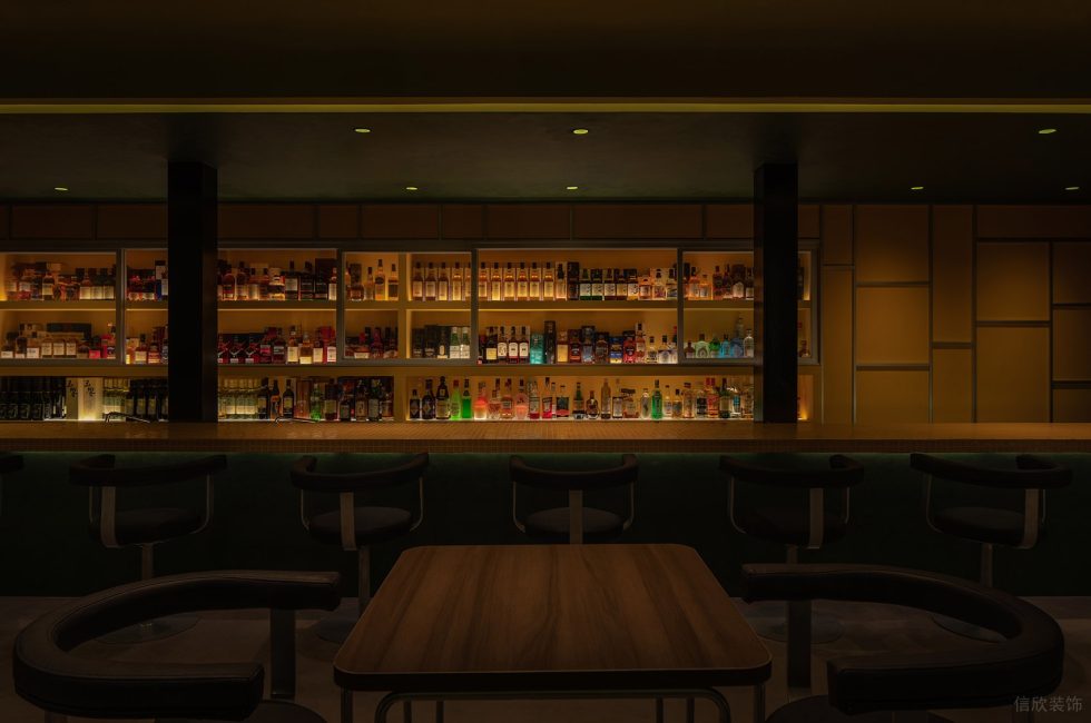 深圳羅湖區(qū)休閑風(fēng)格酒吧木質(zhì)酒架裝修設(shè)計