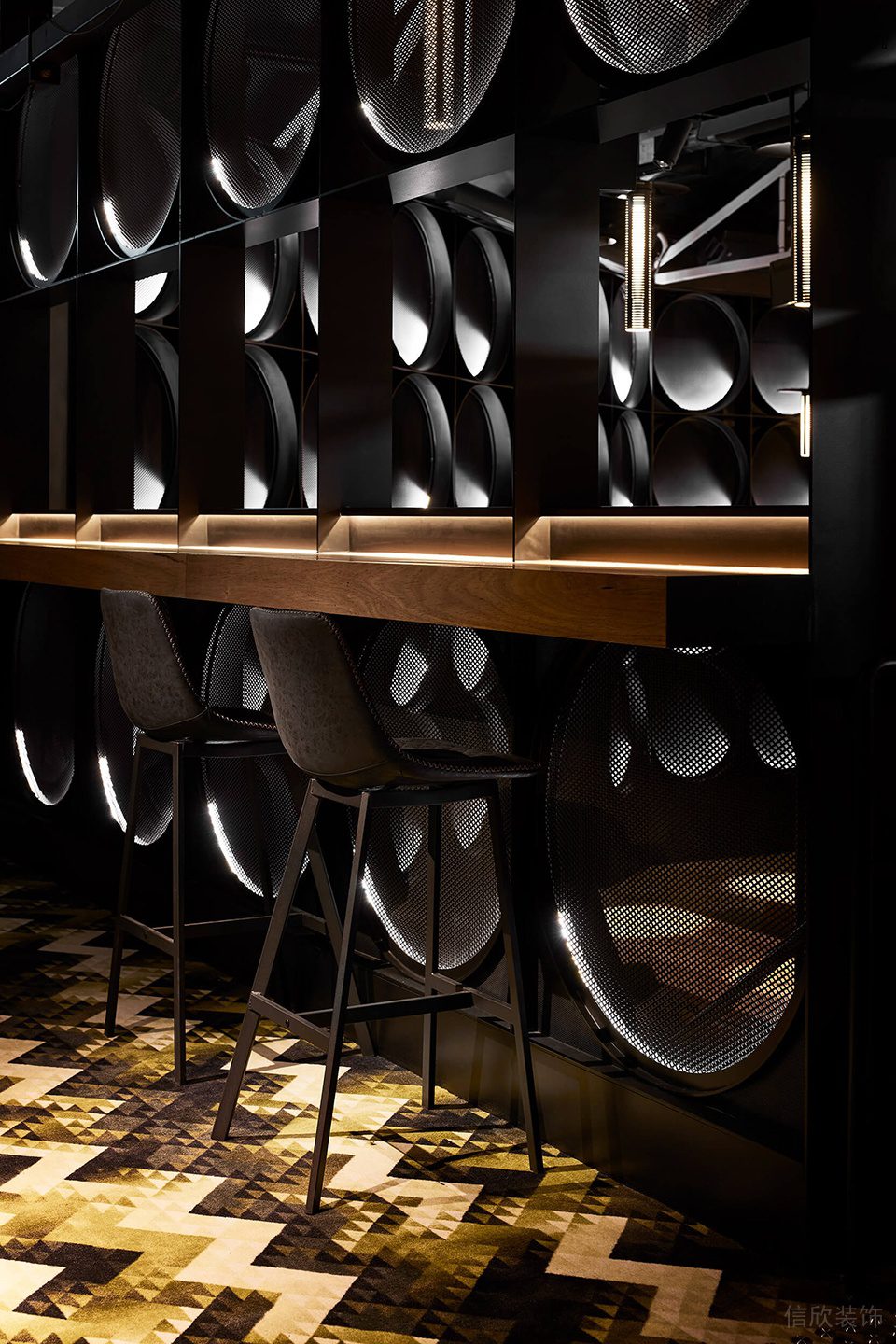 深圳南山黑金高雅酒吧吧臺區(qū)設計裝修