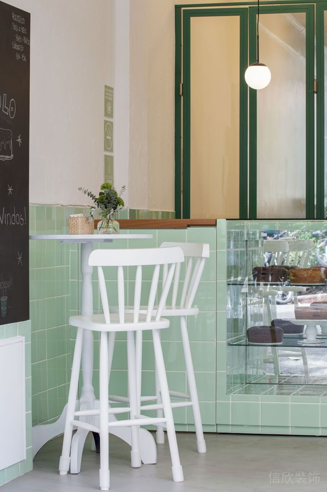 深圳南山區現代簡約風甜品店白色餐桌設計裝修