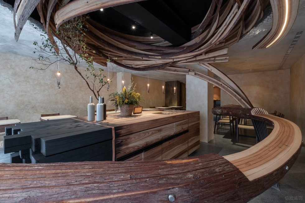 深圳南山區(qū)原木風(fēng)餐廳吧臺(tái)細(xì)節(jié)設(shè)計(jì)裝修