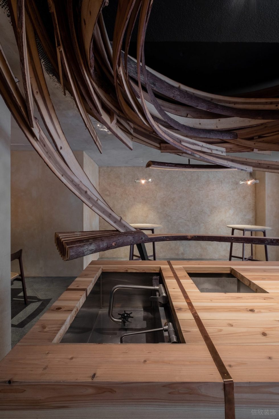 深圳南山區(qū)原木風(fēng)餐廳島臺(tái)設(shè)計(jì)裝修