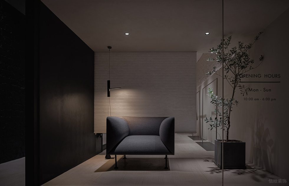 深圳市寶安區(qū)福永lougne Suit服裝定制店裝修設(shè)計(jì) 黑色沙發(fā)