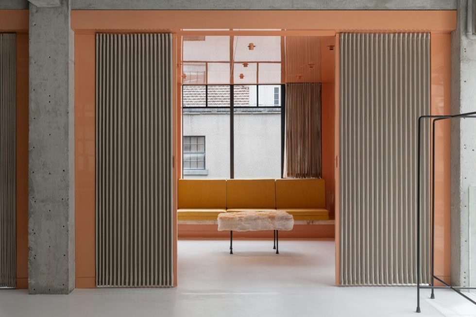 深圳市福田區(qū)黃岡原木風買手店潮牌EP YAYING旗艦店裝修設計-小卡座試衣間二 深圳市福田區(qū)黃岡原木風買手店潮牌EP YAYING旗艦店裝修設計-小卡座試衣間二