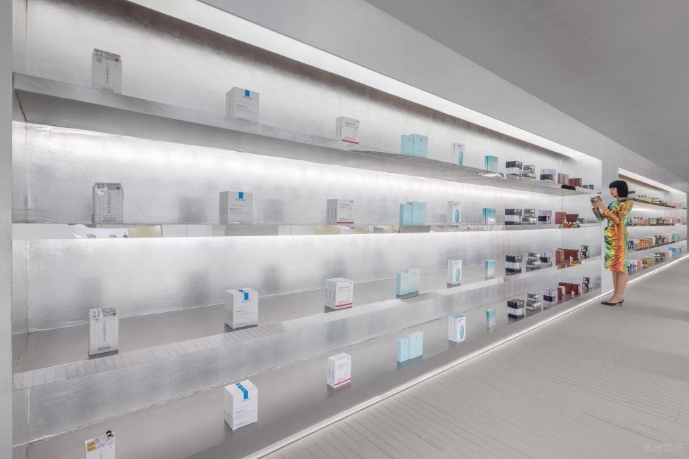 深圳市福田區(qū)景田現(xiàn)代風(fēng)美妝旗艦店裝修設(shè)計效果圖化妝品展柜