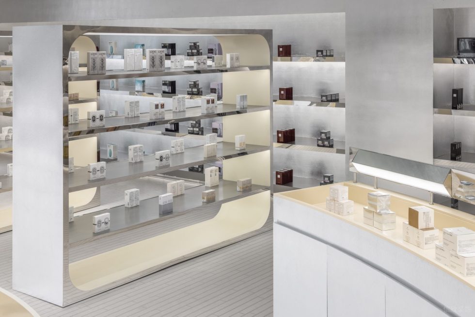 深圳市福田區(qū)景田現(xiàn)代風(fēng)美妝旗艦店裝修設(shè)計效果圖化妝品化妝品展柜二