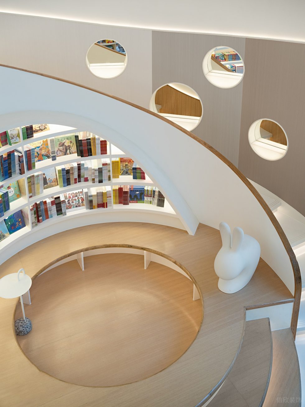 深圳市福田區香蜜湖現代風meiyi美懿兒童書店裝修設計-原木風圓形休息區 深圳市福田區香蜜湖現代風meiyi美懿兒童書店裝修設計-原木風圓形休息區