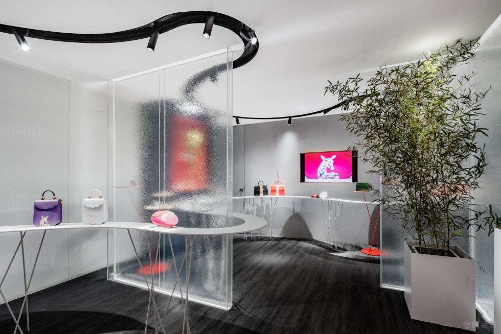 深圳市福田中心區(qū)現(xiàn)代風(fēng)皮革藝術(shù)形象店裝修設(shè)計-磨砂玻璃隔斷