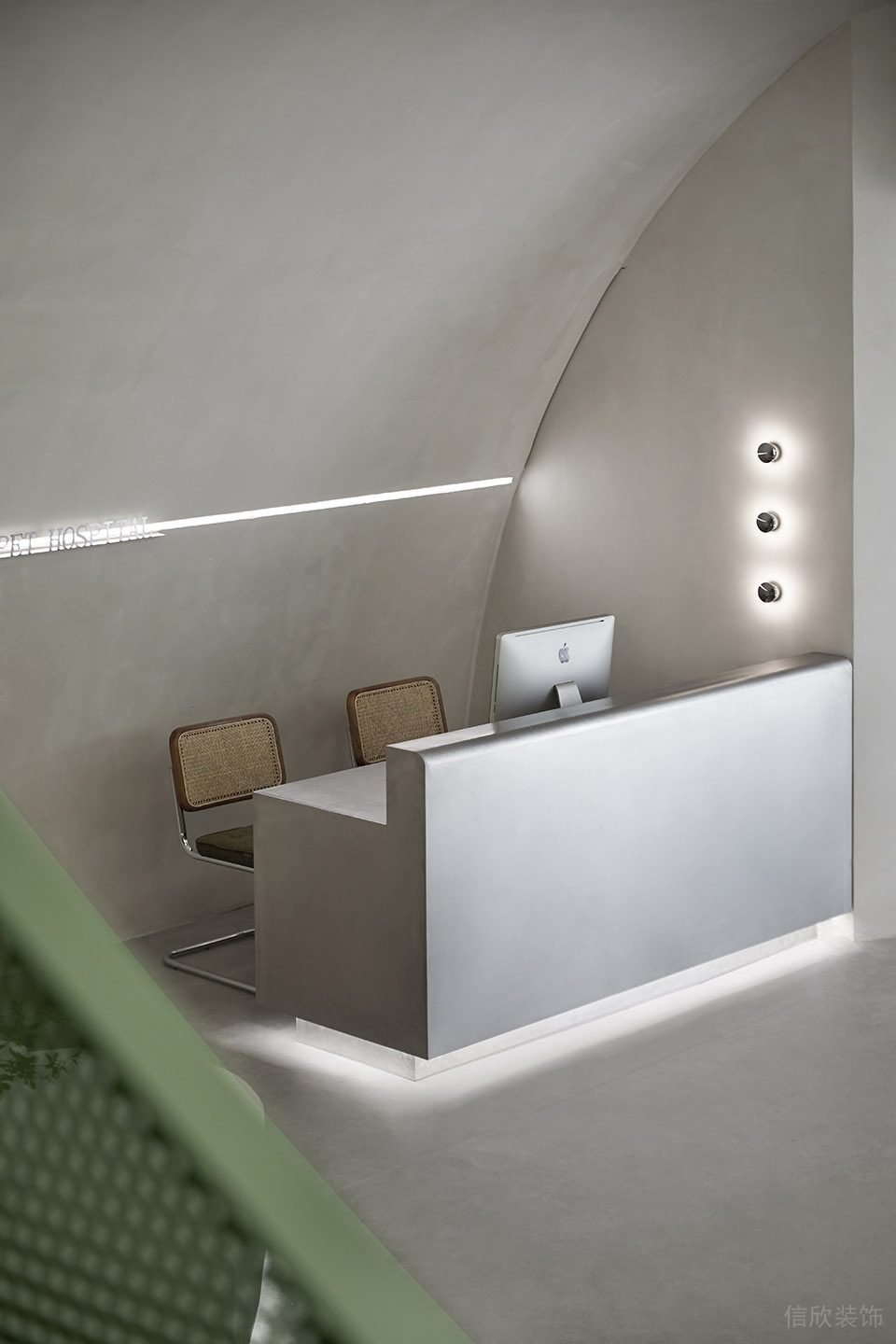 深圳市龍崗區(qū)龍崗中心城春田寵物醫(yī)院裝修設計-不銹鋼帶燈條前臺 深圳市龍崗區(qū)龍崗中心城春田寵物醫(yī)院裝修設計-不銹鋼帶燈條前臺