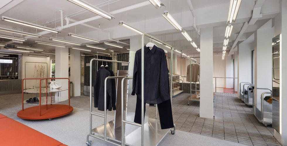 深圳市龍崗區平湖工業風服裝店裝修設計-鋼結構衣服展示區 深圳市龍崗區平湖工業風服裝店裝修設計-鋼結構衣服展示區