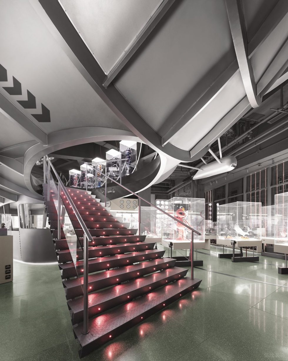 深圳市龍崗區(qū) X11全球潮玩店裝修設(shè)計(jì) -飛艇樓梯 深圳市龍崗區(qū) X11全球潮玩店裝修設(shè)計(jì) -飛艇樓梯