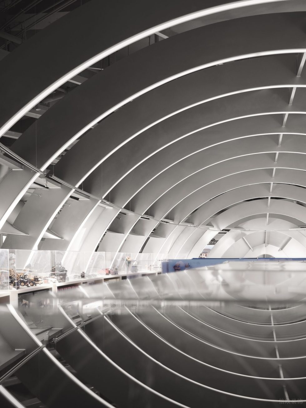 深圳市龍崗區(qū) X11全球潮玩店裝修設(shè)計(jì)-弧形燈條頂 深圳市龍崗區(qū) X11全球潮玩店裝修設(shè)計(jì)-弧形燈條頂