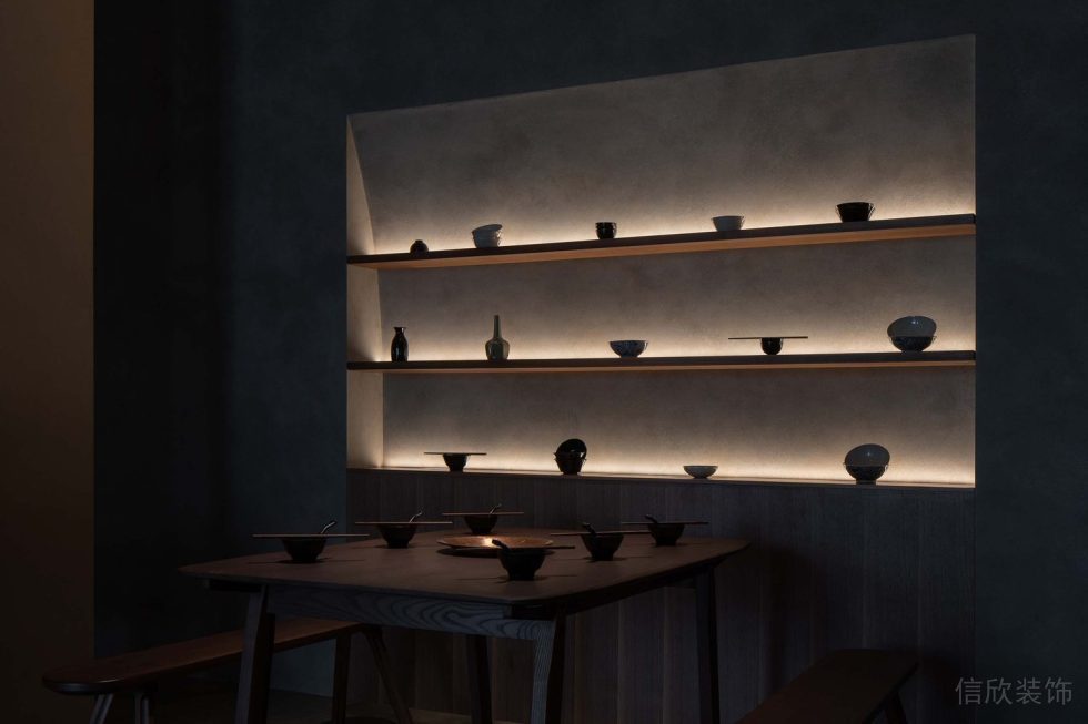 深圳市龍崗區(qū)中式風(fēng)格餐廳白色柔光墻壁展臺裝修設(shè)計(jì)
