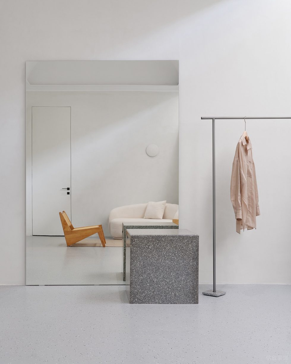 深圳市龍華區(qū)大浪侘寂風服裝店裝修設計- 穿衣鏡 深圳市龍華區(qū)大浪侘寂風服裝店裝修設計- 穿衣鏡