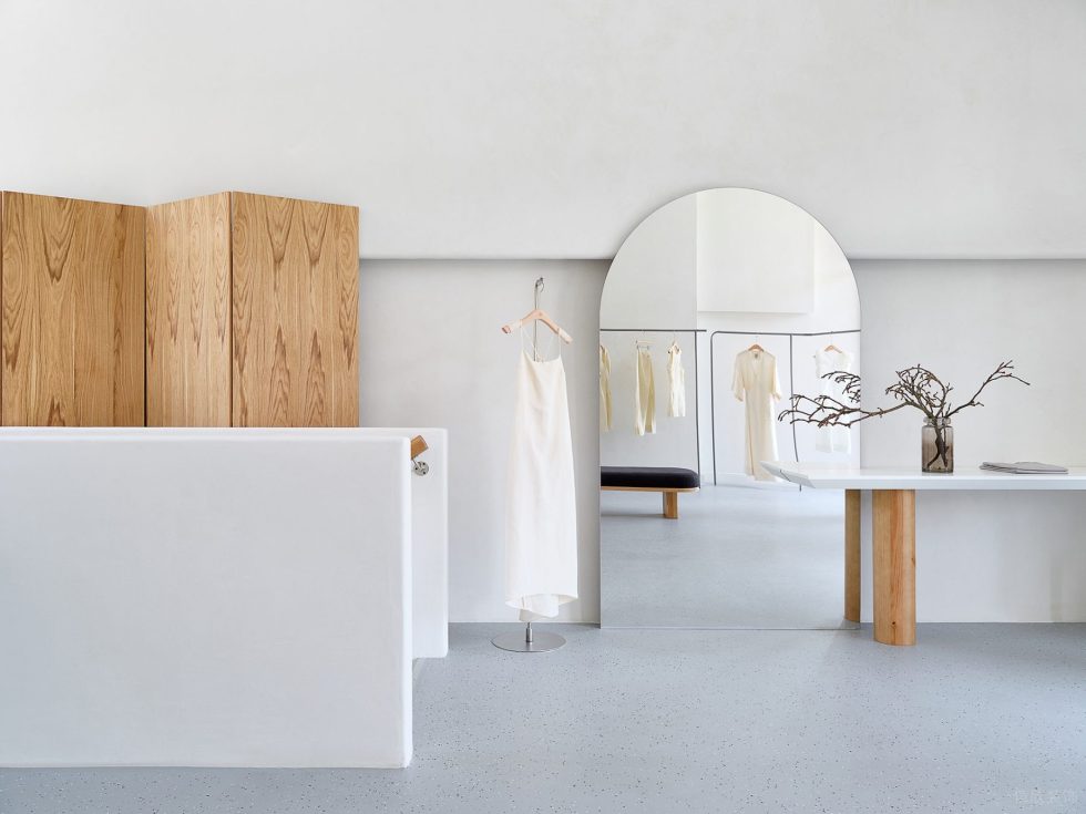 深圳市龍華區(qū)大浪侘寂風服裝店裝修設計-白色簡約大廳 深圳市龍華區(qū)大浪侘寂風服裝店裝修設計-白色簡約大廳