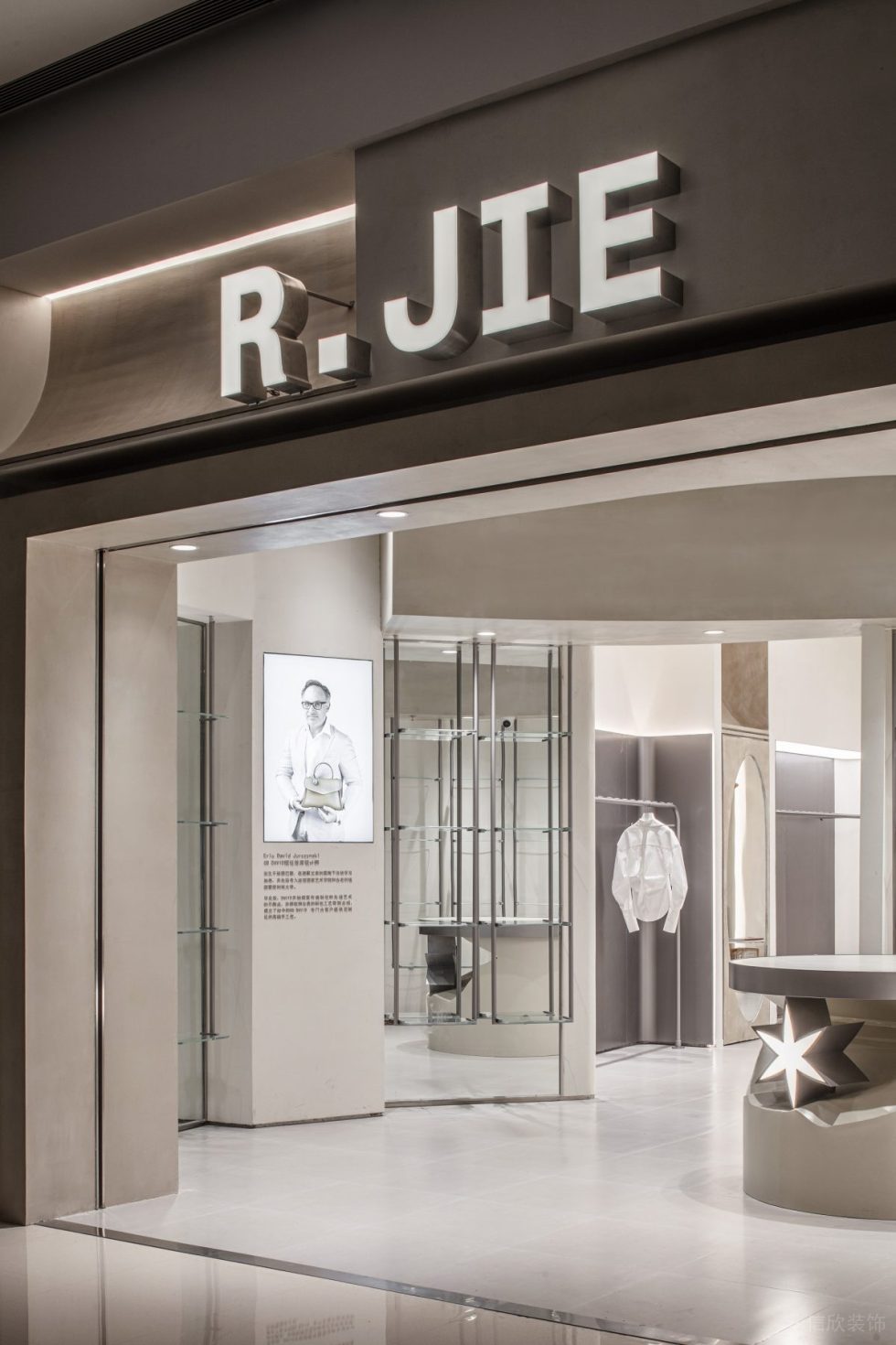 深圳市龍華區(qū)觀瀾服裝買手店裝修設計 門面二