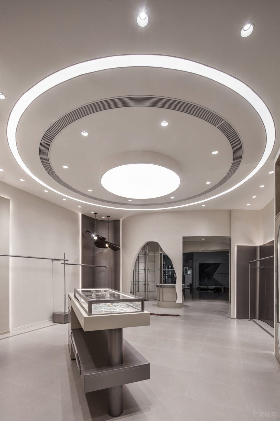 深圳市龍華區(qū)觀瀾服裝買手店裝修設計 首飾展柜