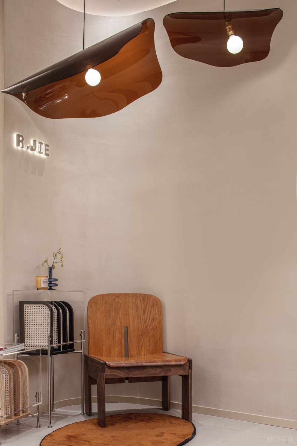 深圳市龍華區(qū)觀瀾服裝買手店裝修設計 休息區(qū)