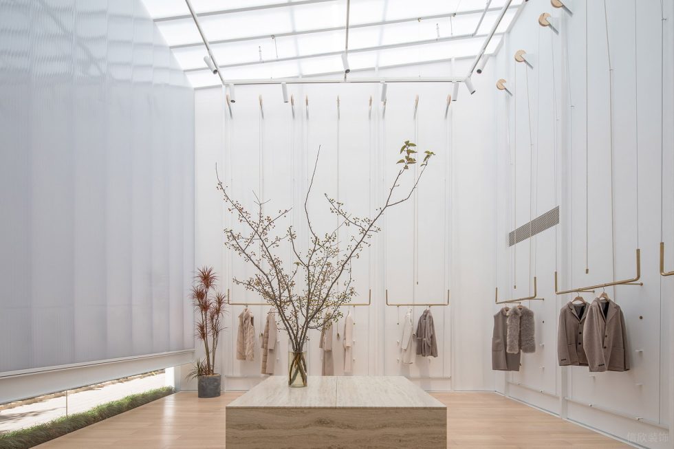 深圳市羅湖區人民南輕奢風女裝店emme品牌店裝修設計-原木風侘寂風島臺 深圳市羅湖區人民南輕奢風女裝店emme品牌店裝修設計-原木風侘寂風島臺