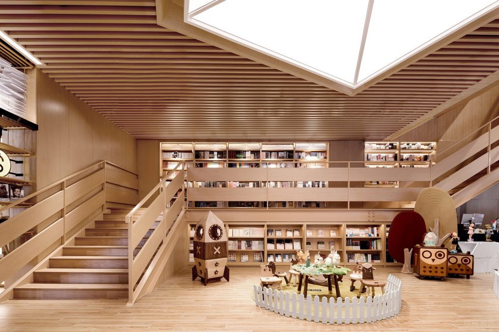 深圳市羅湖區(qū)銀湖現(xiàn)代風(fēng)原木風(fēng)書店裝修設(shè)計 大廳概覽