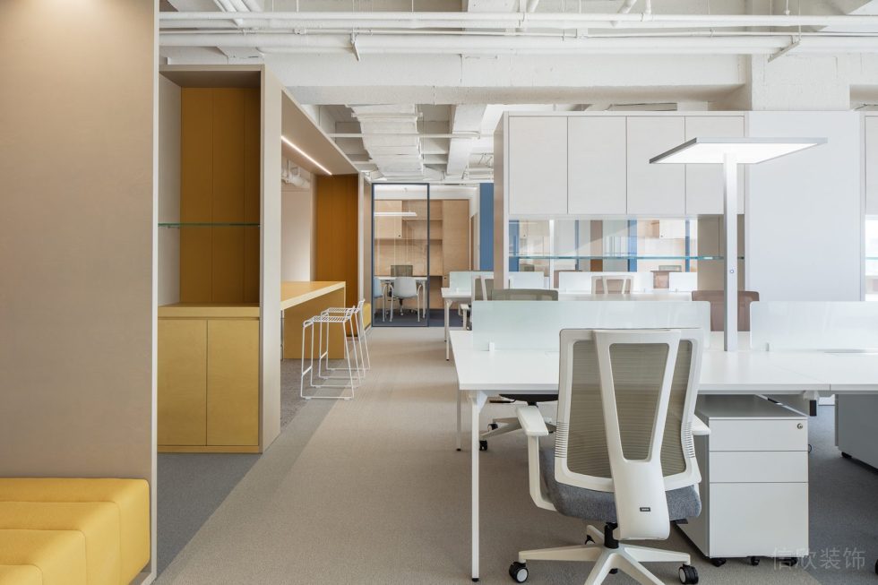 深圳市南山區(qū)北航大廈暖色調(diào)簡(jiǎn)約北歐風(fēng)辦公室裝修設(shè)計(jì)方案 工作區(qū)