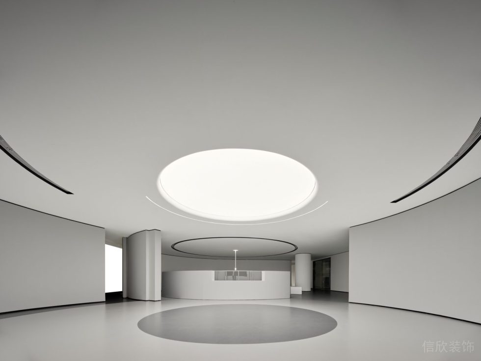 深圳市南山區(qū)華僑城大廈白色調極簡主義風格辦公室裝修設計案例 前臺大廳服務臺