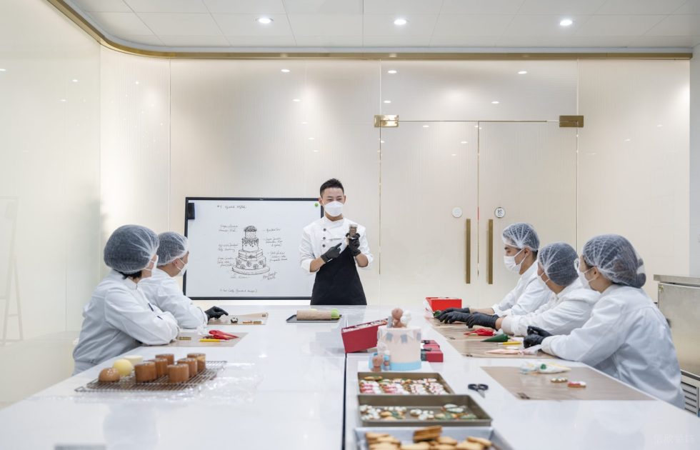 深圳市南山區(qū)科技園烘培體驗(yàn)店裝修設(shè)計(jì)烘焙區(qū)域