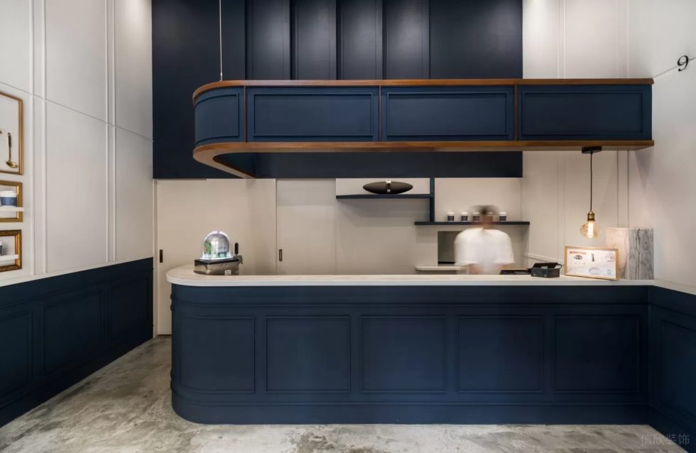 北歐簡(jiǎn)約風(fēng)飲品店深藍(lán)色操作臺(tái)和吊柜裝修設(shè)計(jì)