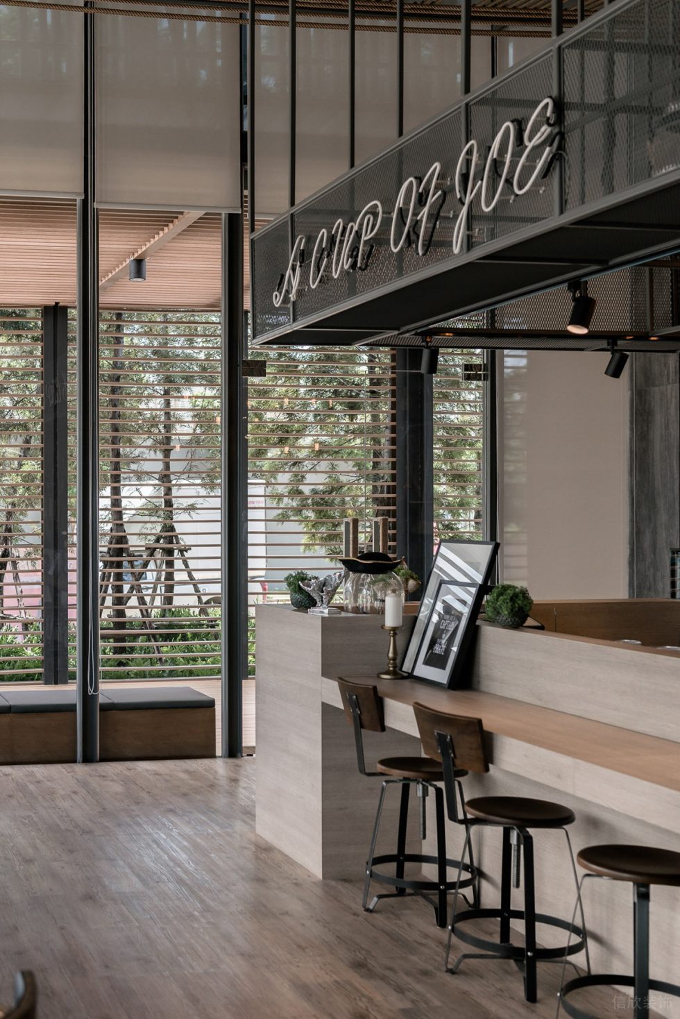 侘寂原木風咖啡廳深灰鐵網(wǎng)架搭店名牌設(shè)計效果圖