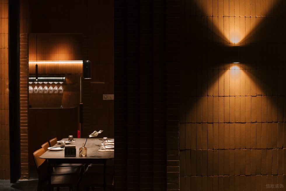 復古工業風餐廳雙向壁燈氛圍設計圖